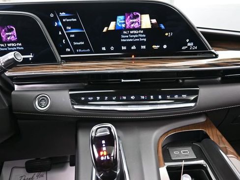 Used 2024 Cadillac Escalade ESV Premium Luxury Platinum image 10