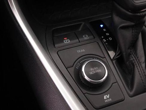 Certified 2022 Toyota RAV4 LE AWD/4WD image 18