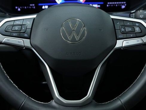 New 2024 Volkswagen Taos SE image 13