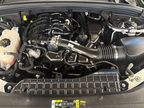 Used 2024 Jeep Grand Cherokee Altitude RWD image 16