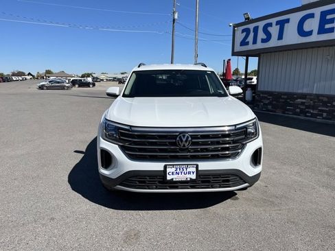 Used 2024 Volkswagen Atlas SE image 2