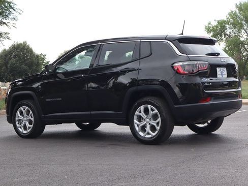 Used 2024 Jeep Compass Sport AWD/4WD image 7