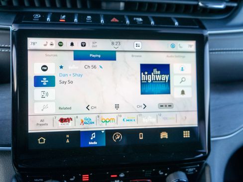 Used 2024 Jeep Grand Cherokee Limited image 17