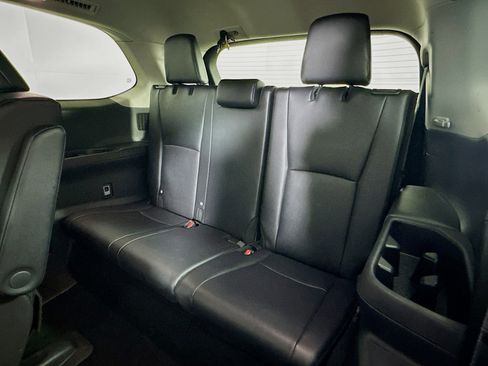 Used 2025 Toyota Grand Highlander AWD image 28