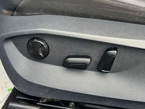 Used 2022 Volkswagen Tiguan SE FWD image 15