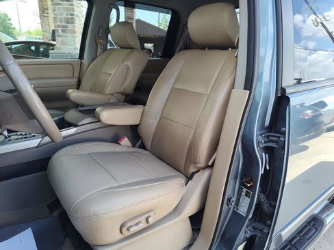 Used 2010 Nissan Titan LE image 17