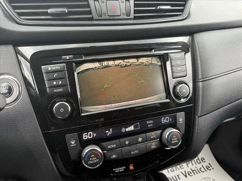 Used 2018 Nissan Rogue SV FWD image 12