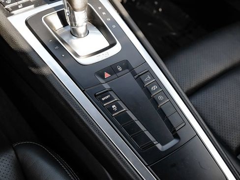 Used 2017 Porsche 718 Cayman RWD image 19