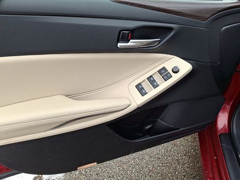 Used 2021 Toyota Avalon XLE image 12