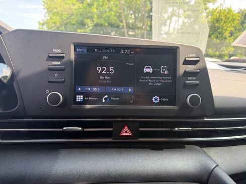 Used 2021 Hyundai Elantra SE FWD image 21