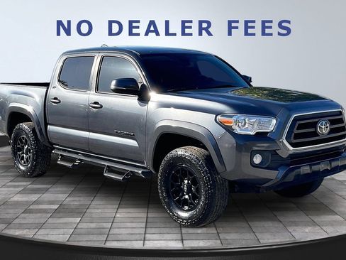 Used 2022 Toyota Tacoma SR5 w/ Technology Package image 3