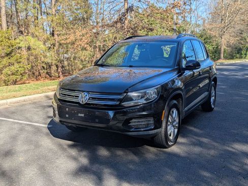 Used 2017 Volkswagen Tiguan S image 1