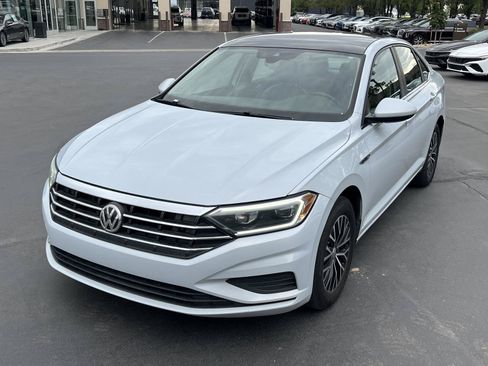 Used 2019 Volkswagen Jetta SEL FWD image 2