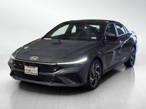 Certified 2025 Hyundai Elantra Sport FWD image 3