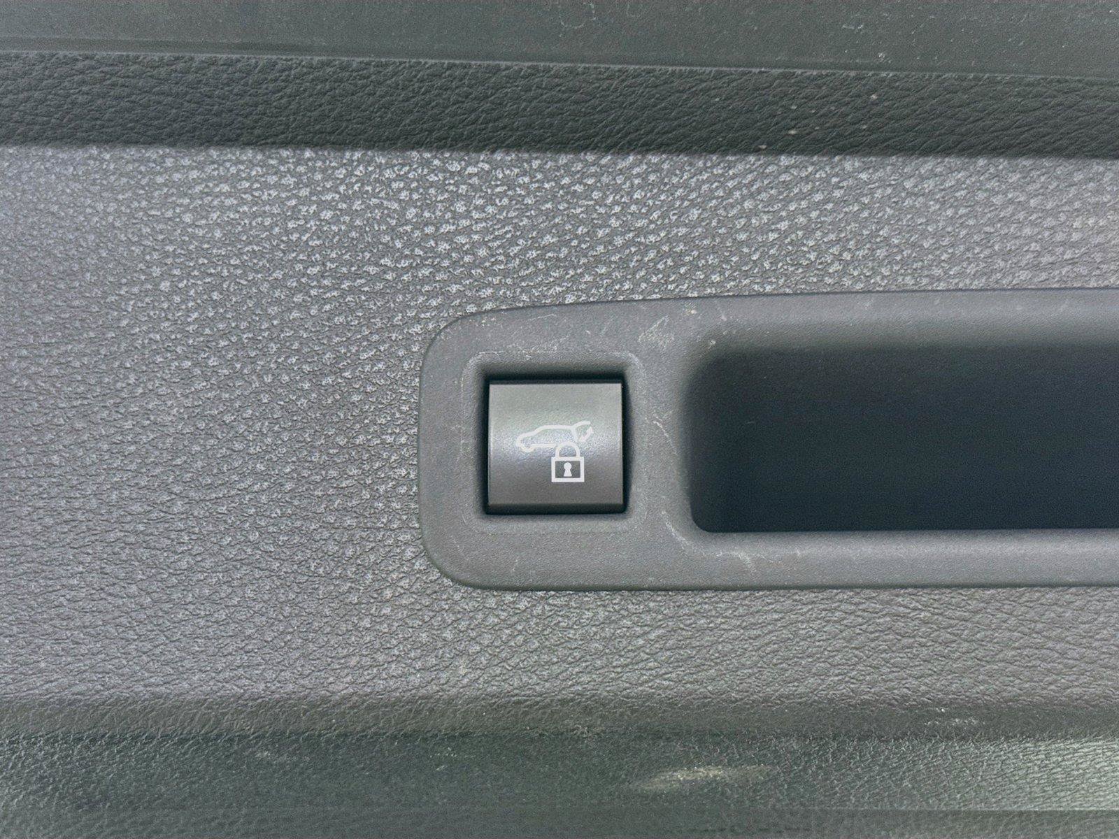 Certified 2025 Toyota Sienna XLE FWD image 39