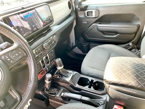 Used 2024 Jeep Wrangler Unlimited Sport AWD/4WD image 38