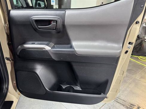 Used 2018 Toyota Tacoma SR5 RWD image 25
