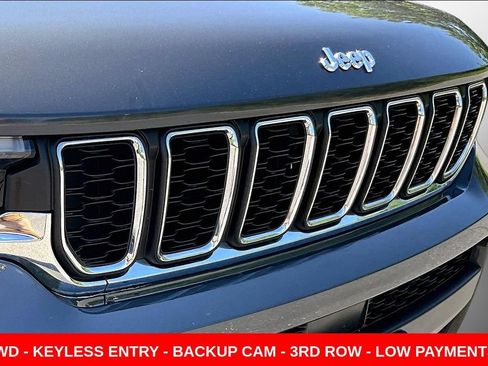 Used 2023 Jeep Grand Cherokee L Laredo AWD/4WD image 31