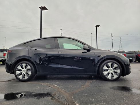 Used 2021 Tesla Model Y Long Range AWD/4WD image 2