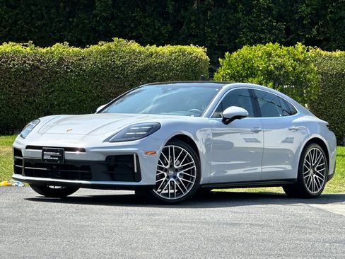 Certified 2025 Porsche Panamera 4 AWD/4WD image 1