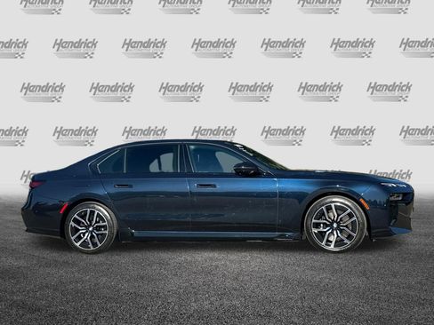 Used 2023 BMW i7 xDrive60 AWD/4WD image 3