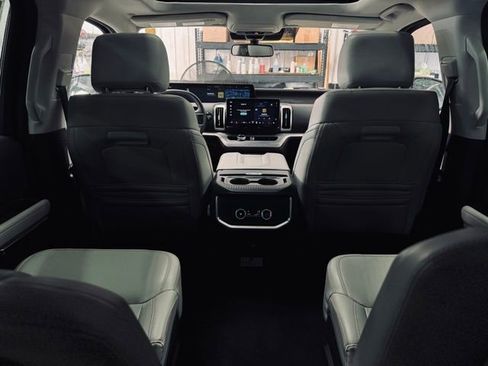 Used 2025 Ford Expedition Active image 28