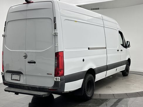 Used 2020 Freightliner Sprinter 3500 RWD image 7