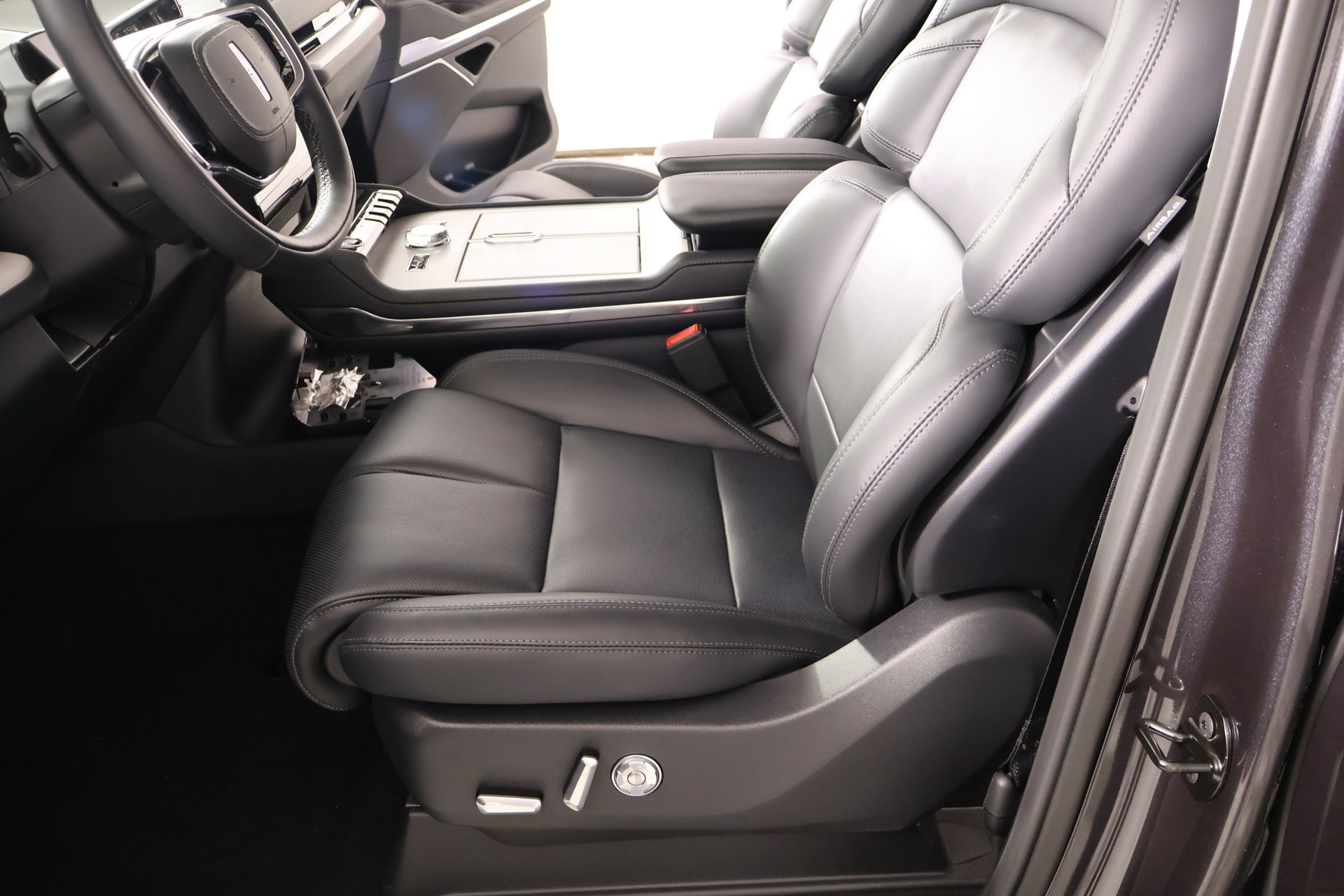 New 2026 Lincoln Navigator Premiere AWD/4WD image 11