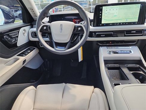 New 2025 Lincoln Aviator Reserve w/ Luxury Package image 12
