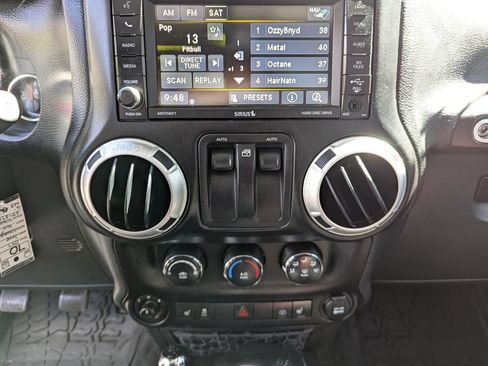Used 2017 Jeep Wrangler Rubicon AWD/4WD image 23