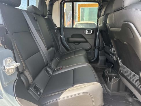 New 2026 Jeep Gladiator Sport AWD/4WD image 9
