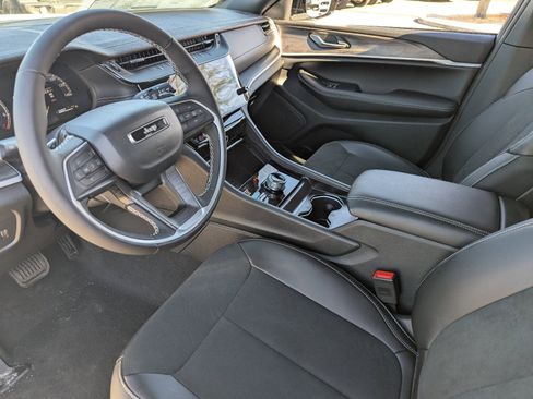 New 2026 Jeep Grand Cherokee Altitude AWD/4WD image 13
