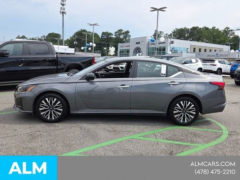 Used 2025 Nissan Altima 2.5 SV FWD image 5