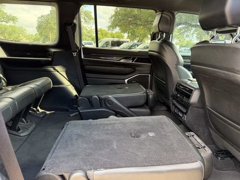Used 2022 Jeep Wagoneer Series III w/ Flexible Seating Group AWD/4WD image 20