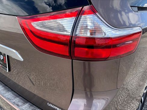 Used 2018 Toyota Sienna Limited FWD image 30