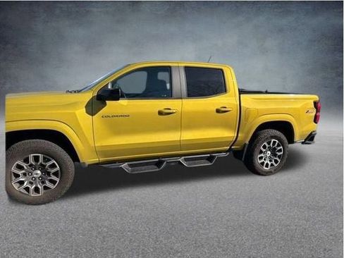 Used 2023 Chevrolet Colorado Z71 w/ Z71 Convenience Package 2 image 14