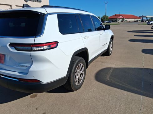 Used 2022 Jeep Grand Cherokee L Limited AWD/4WD image 8