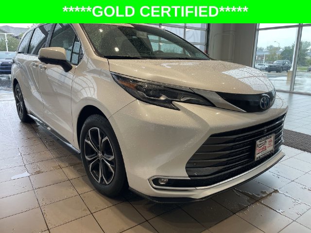 Used 2025 Toyota Sienna Platinum AWD/4WD image 10