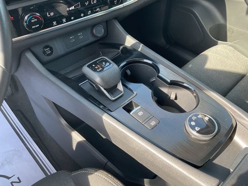 Used 2025 Nissan Rogue SV AWD/4WD image 26