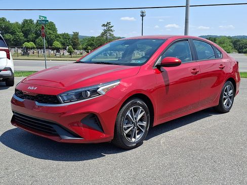 Used 2023 Kia Forte LXS FWD image 3
