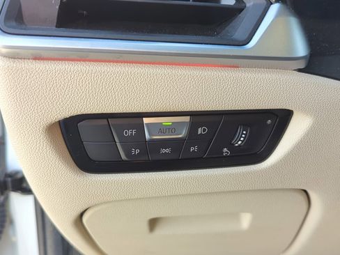 Used 2019 BMW 330i Sedan w/ Driving Assistance Package image 15