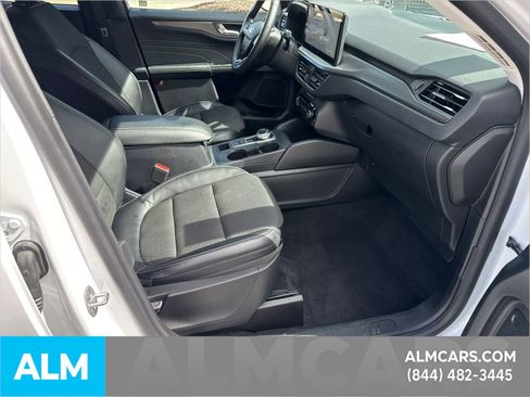 Used 2023 Ford Escape SE image 16