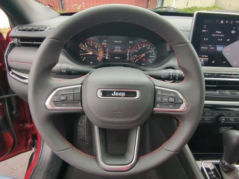 Used 2025 Jeep Compass Trailhawk AWD/4WD image 21
