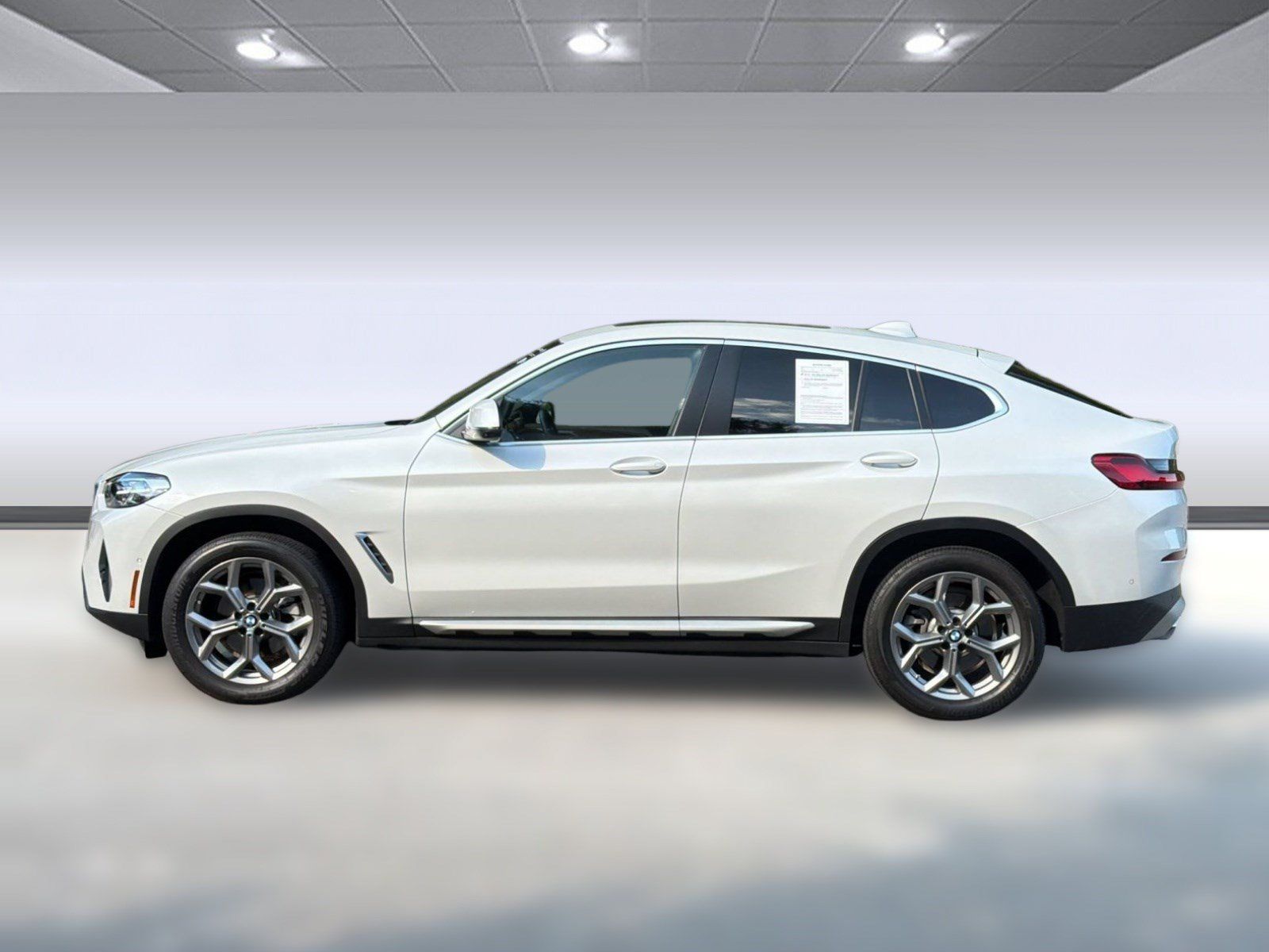 Certified 2025 BMW X4 xDrive30i AWD/4WD image 2