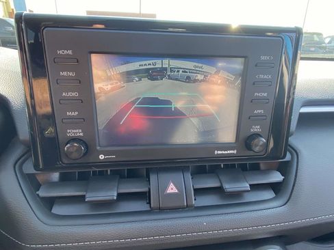 Used 2021 Toyota RAV4 XLE image 16
