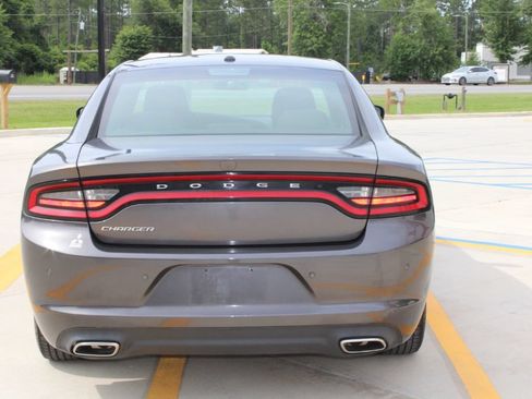 Used 2022 Dodge Charger SXT RWD image 4