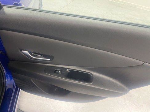 New 2025 Hyundai Elantra Limited FWD image 25