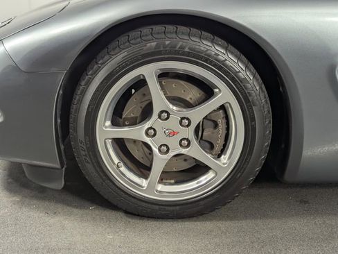 Used 2003 Chevrolet Corvette Coupe w/ Preferred Equipment Group RWD image 11