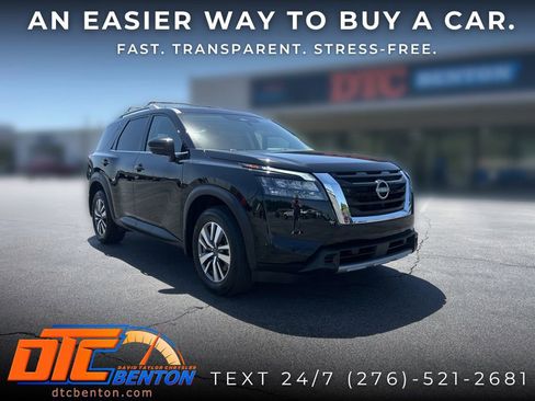 Used 2025 Nissan Pathfinder SL AWD/4WD image 1
