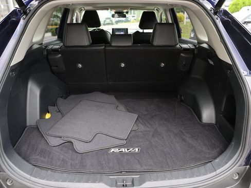Used 2019 Toyota RAV4 XLE Premium w/ Cold Weather Package AWD/4WD image 7